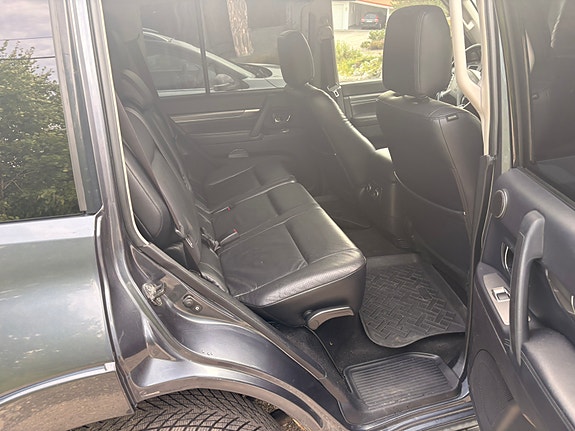 Mitsubishi Pajero 26 of 30