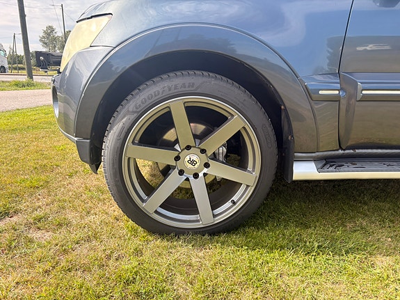 Mitsubishi Pajero 14 of 30