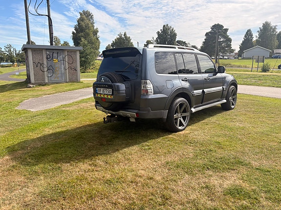Mitsubishi Pajero 7 of 30