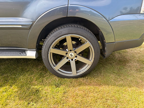 Mitsubishi Pajero 12 of 30