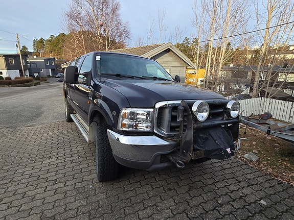Ford F-250 3 of 4