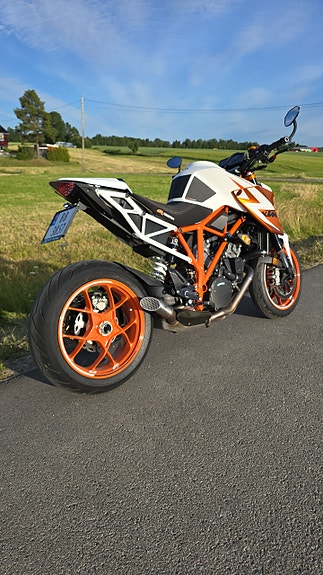 KTM 1290 Super Duke R 2 of 7