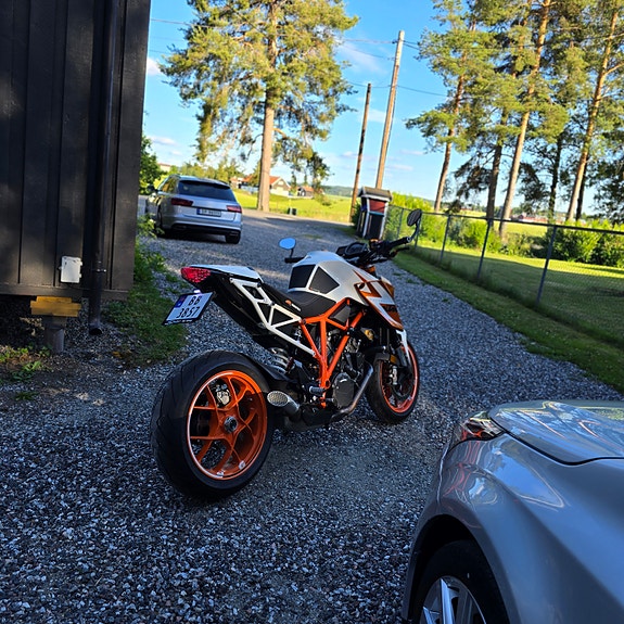 KTM 1290 Super Duke R 6 of 7
