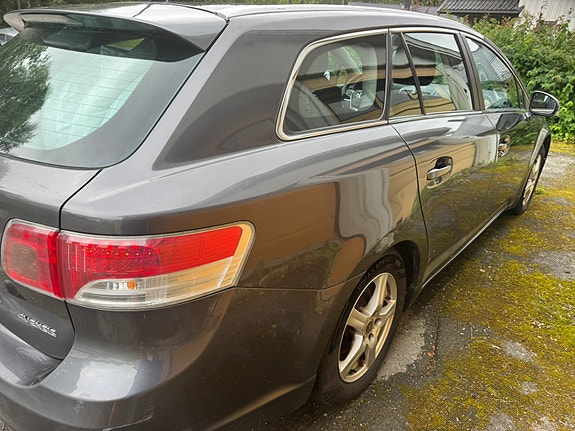 Toyota Avensis 10 of 23