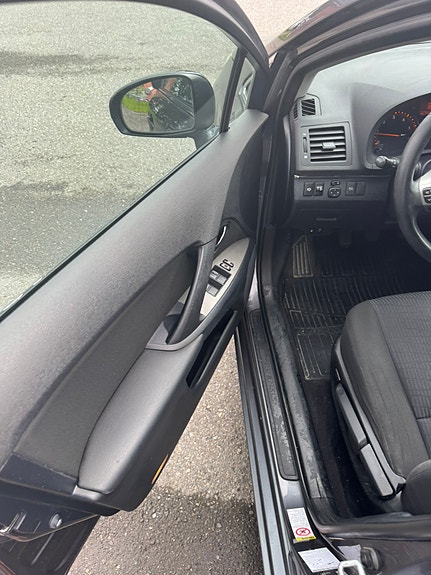 Toyota Avensis 17 of 23