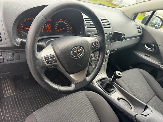 Toyota Avensis 16 of 23