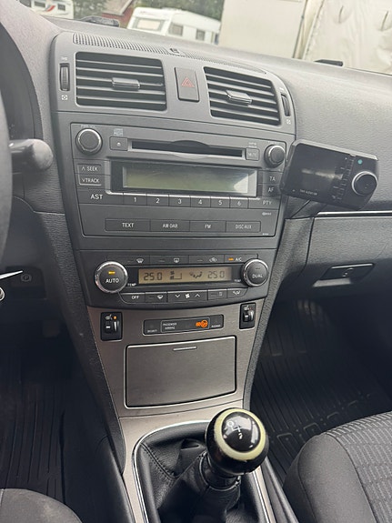 Toyota Avensis 11 of 23