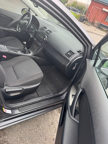 Toyota Avensis 14 of 23