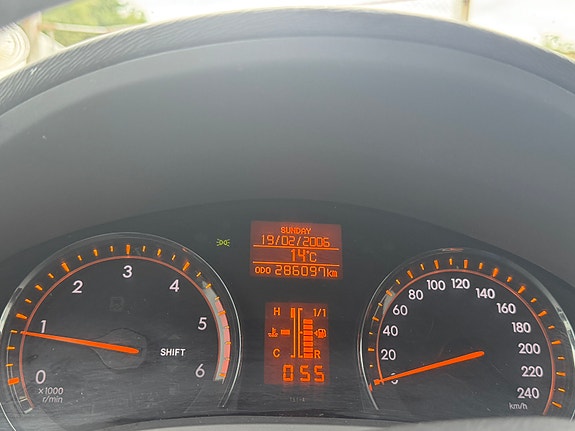 Toyota Avensis 8 of 23
