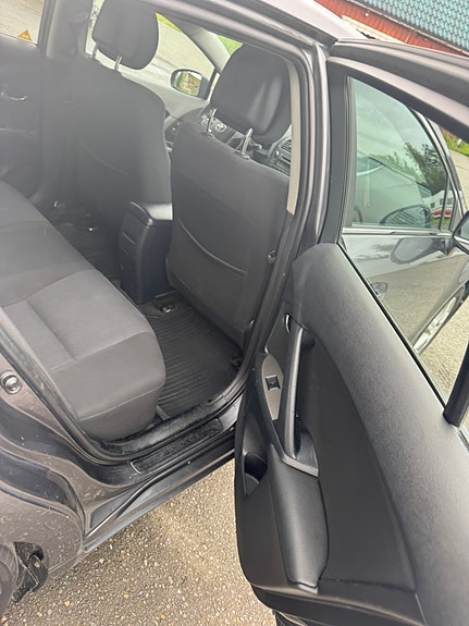 Toyota Avensis 18 of 23