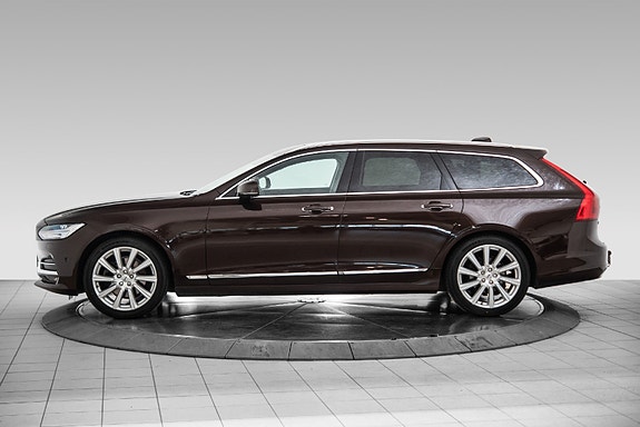 Volvo V90 2 of 29