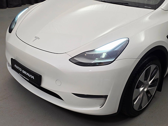 Tesla Model Y 11 of 30