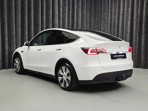 Tesla Model Y 5 of 30