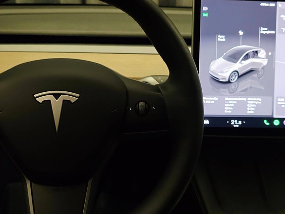 Tesla Model Y 26 of 30