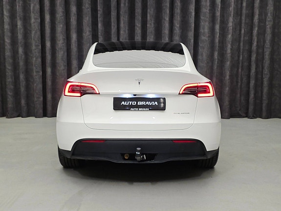 Tesla Model Y 6 of 30