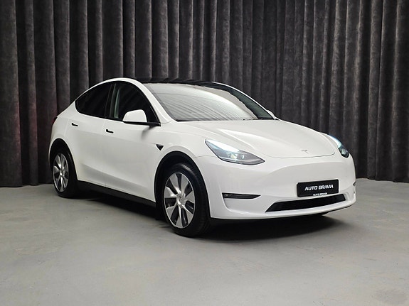 Tesla Model Y 9 of 30