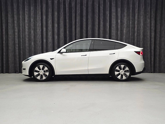 Tesla Model Y 4 of 30