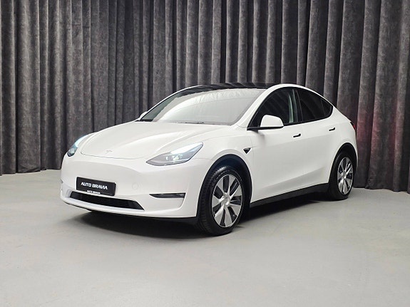 Tesla Model Y 3 of 30