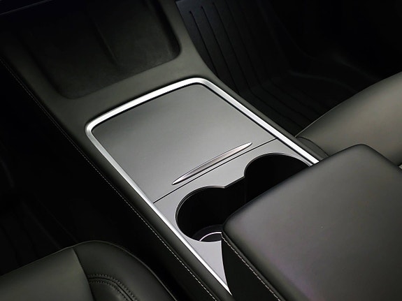 Tesla Model Y 27 of 30