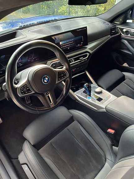 BMW i4 7 of 12
