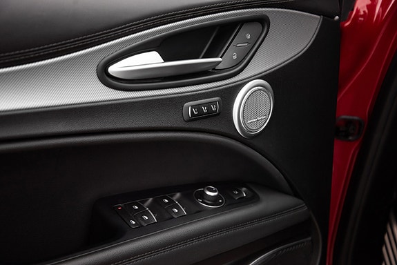 Alfa Romeo Stelvio 13 of 28