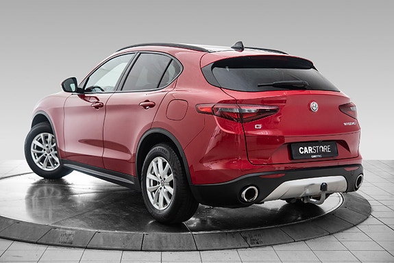 Alfa Romeo Stelvio 3 of 28