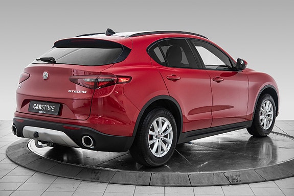 Alfa Romeo Stelvio 10 of 28