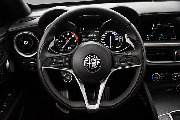Alfa Romeo Stelvio 17 of 28