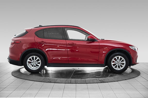 Alfa Romeo Stelvio 9 of 28