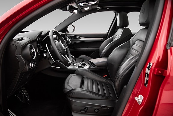 Alfa Romeo Stelvio 14 of 28