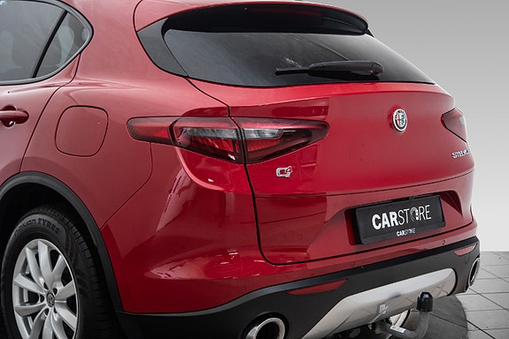 Alfa Romeo Stelvio 4 of 28