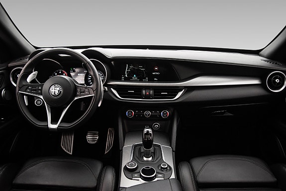 Alfa Romeo Stelvio 12 of 28