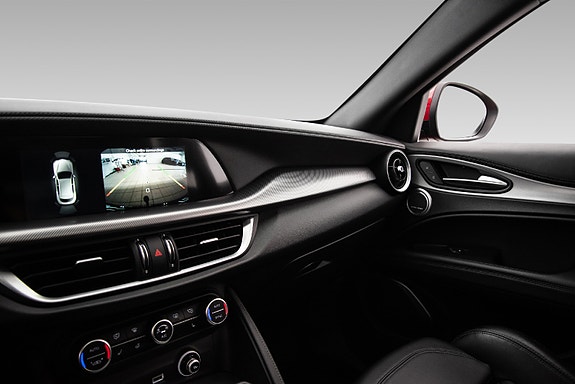Alfa Romeo Stelvio 21 of 28