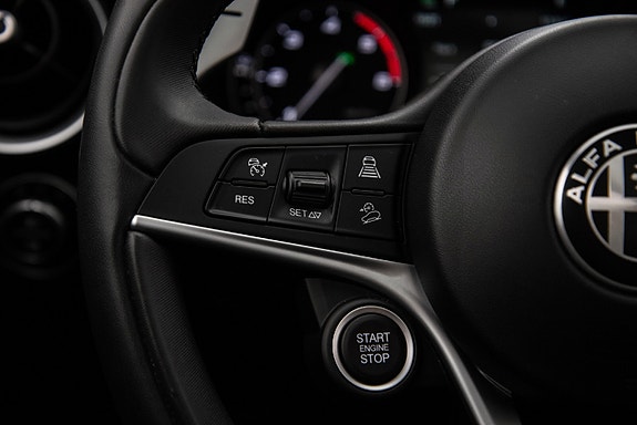 Alfa Romeo Stelvio 19 of 28