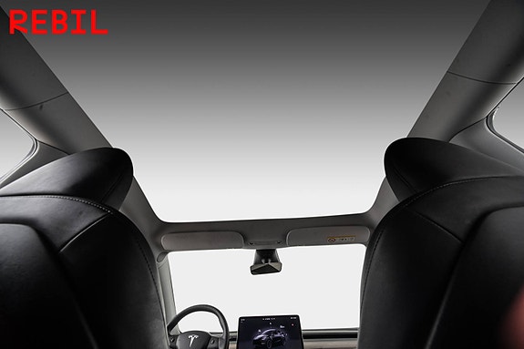 Tesla Model Y 22 of 28