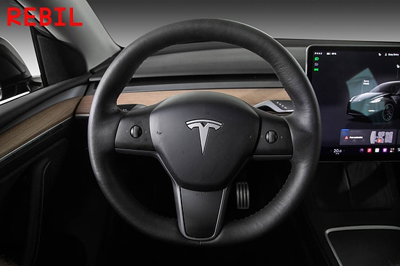 Tesla Model Y 12 of 28