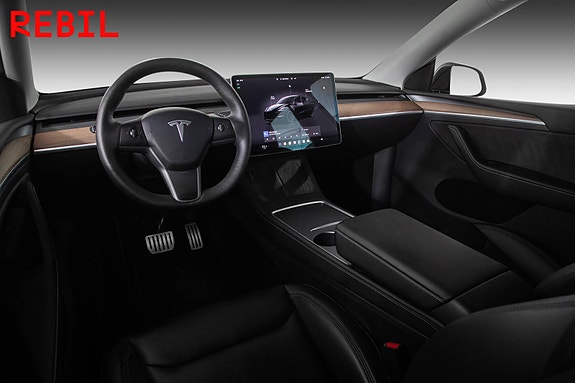 Tesla Model Y 9 of 28