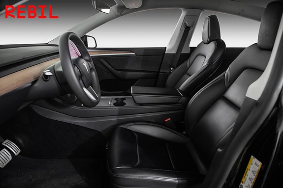 Tesla Model Y 8 of 28
