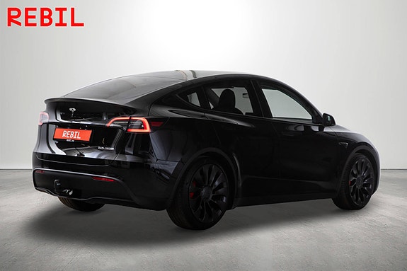 Tesla Model Y 7 of 28