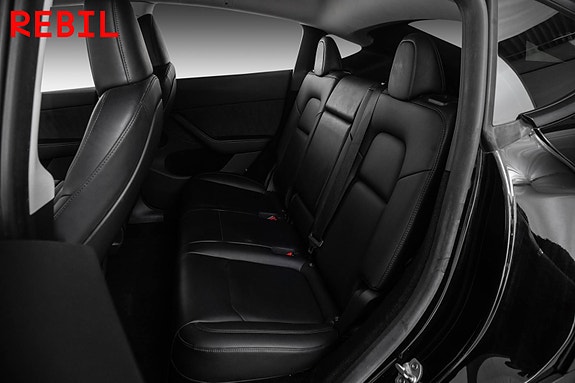 Tesla Model Y 10 of 28