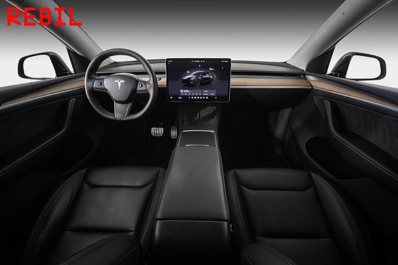Tesla Model Y 11 of 28