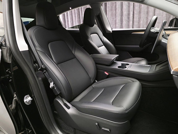 Tesla Model Y 17 of 30