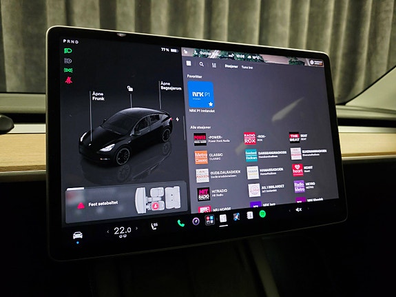 Tesla Model Y 28 of 30