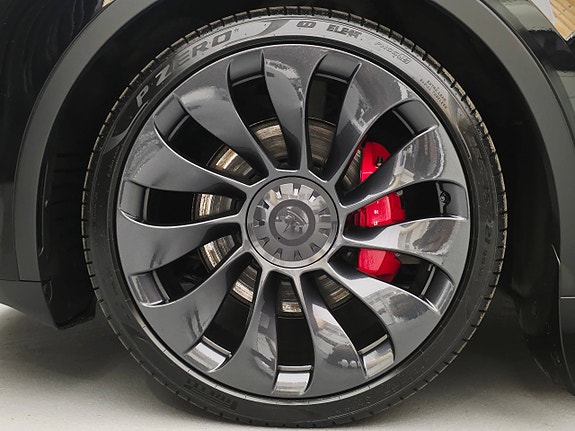 Tesla Model Y 12 of 30