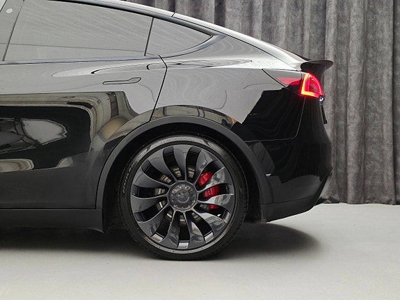 Tesla Model Y 11 of 30