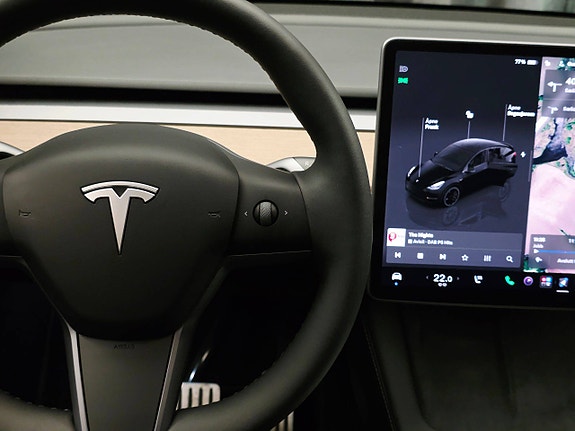 Tesla Model Y 23 of 30