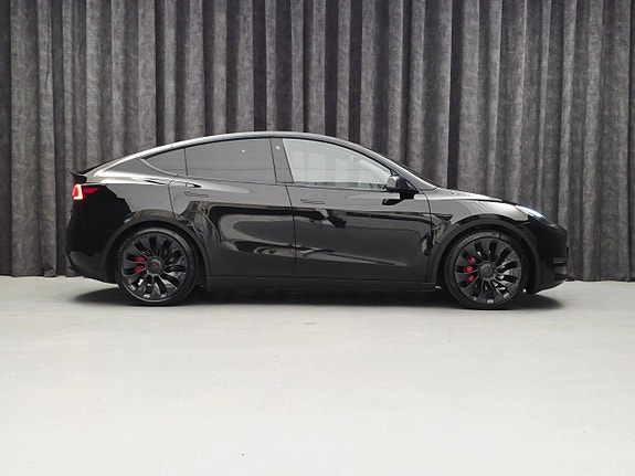Tesla Model Y 8 of 30