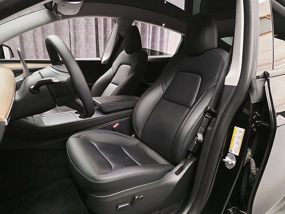 Tesla Model Y 15 of 30