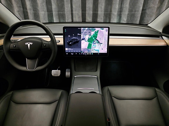 Tesla Model Y 19 of 30