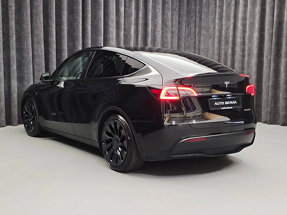 Tesla Model Y 5 of 30